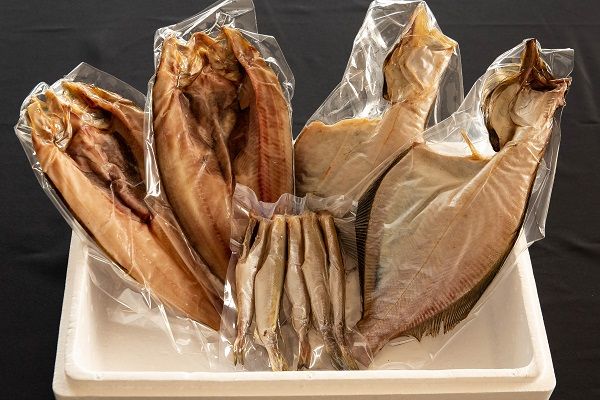 【北海道】あつま自慢の干物 3種詰め合わせ《厚真町》【有限会社カネサ斉藤水産】 ほっけ ホッケ カレイ こまい 海鮮 干物 詰め合わせ 冷凍配送 北海道 [AXAK005]