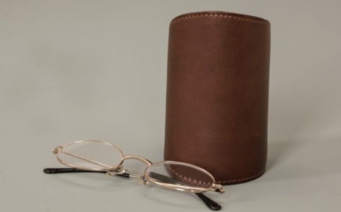 tanikoオリジナル 眼鏡スタンド《厚真町》【Taniko leather】 [AXAP015] レザー クラフト 雑貨 文房具 革 作家物 ペンスタンド