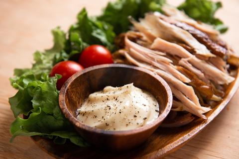 安心安全な平飼い飼育 絶品スモークチキン 3本《厚真町》【テンアール株式会社】 チキン スモークチキン 燻製 鶏 鶏肉 平飼い 冷蔵配送 北海道 [AXAN013] 31000 31000円