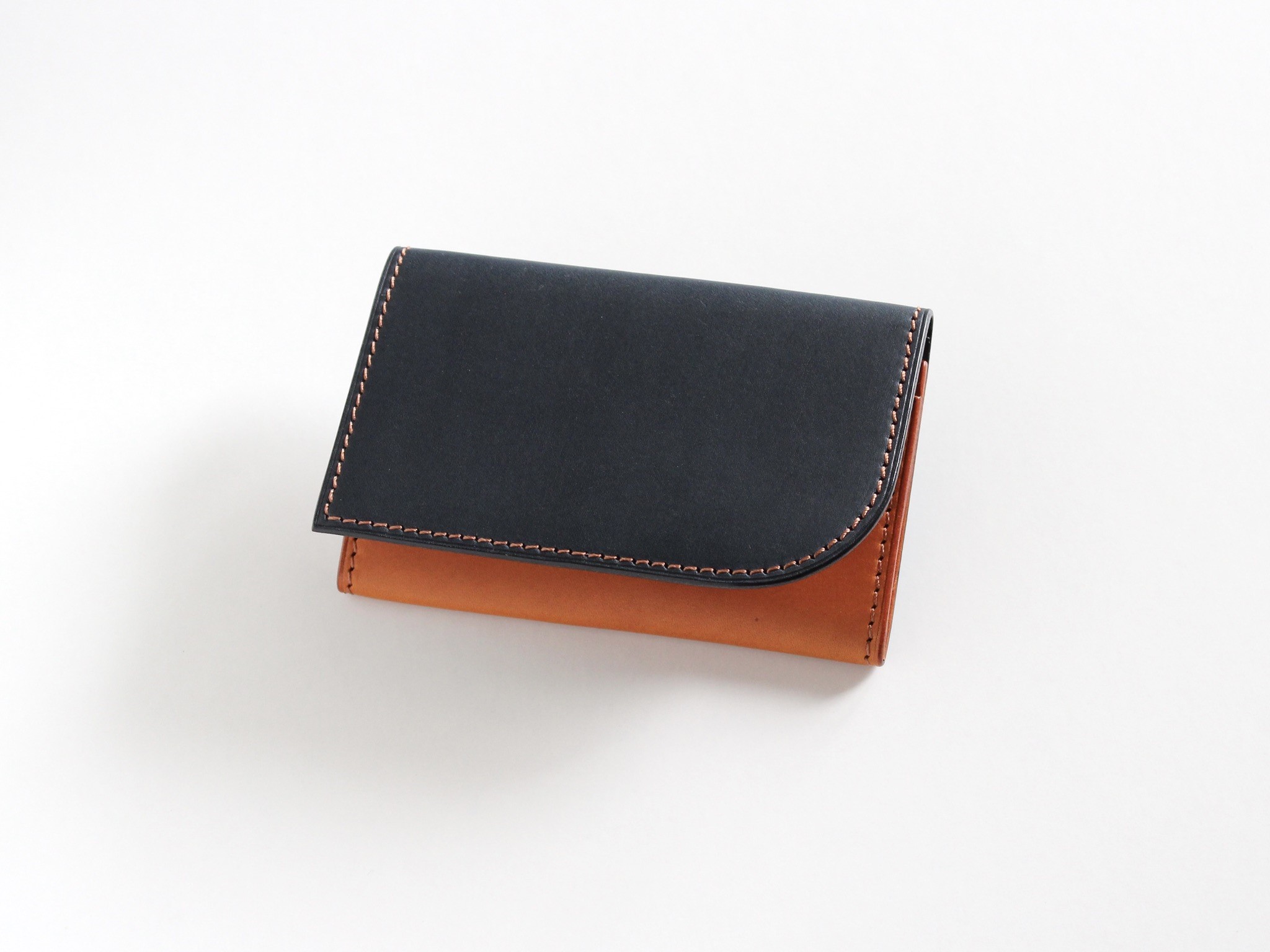 tanikoオリジナル 名刺入れ（メインカラー紺×サブカラー赤茶）《厚真町》【Taniko leather】 革 革小物 レザー 作家物 長財布 財布 名刺 名刺入れ ケース ギフト 北海道 [AXAP010]