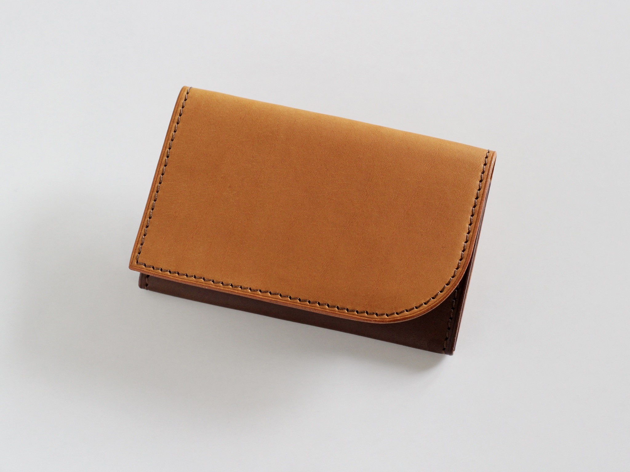 tanikoオリジナル 名刺入れ（メインカラーキャメル×サブカラー焦茶） 《厚真町》【Taniko leather】 革 革小物 レザー 作家物 長財布 財布 名刺 名刺入れ ケース ギフト 北海道 [AXAP013]