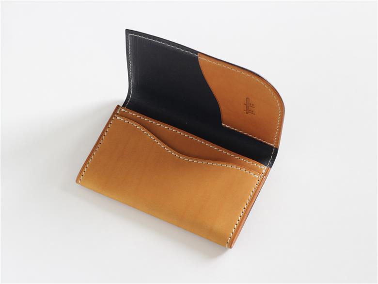 tanikoオリジナル 名刺入れ（メインカラー紺×サブカラーキャメル）《厚真町》【Taniko leather】 革 革小物 レザー 作家物 長財布 財布 名刺 名刺入れ ケース ギフト 北海道 [AXAP011]