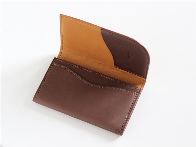 tanikoオリジナル 名刺入れ（メインカラーキャメル×サブカラー焦茶） 《厚真町》【Taniko leather】 革 革小物 レザー 作家物 長財布 財布 名刺 名刺入れ ケース ギフト 北海道 [AXAP013]