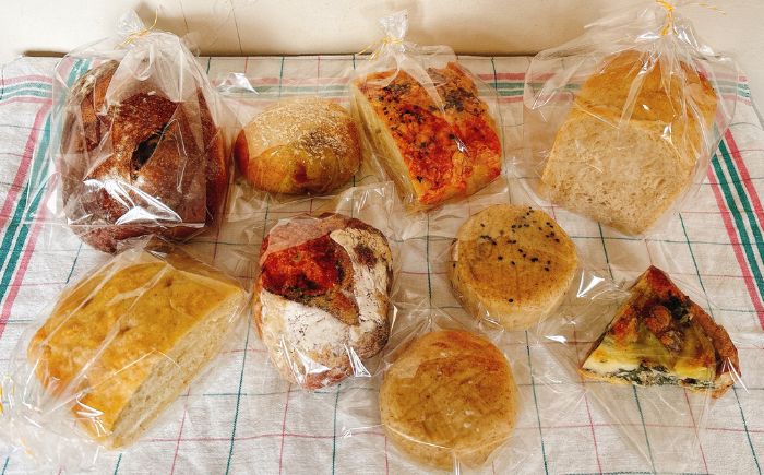 厚真を味わう 自家製酵母のパン詰め合わせ Aセット《厚真町》【パン工房Chillin'】 道産 国産 小麦  自家製酵母 朝食 冷凍配送 北海道 [AXBC001]