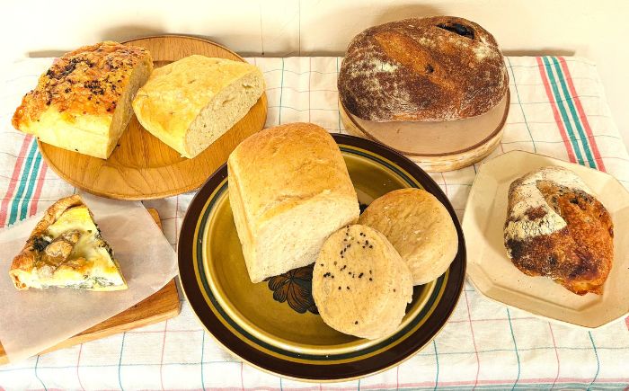 厚真を味わう 自家製酵母のパン詰め合わせ Aセット《厚真町》【パン工房Chillin'】 道産 国産 小麦  自家製酵母 朝食 冷凍配送 北海道 [AXBC001]