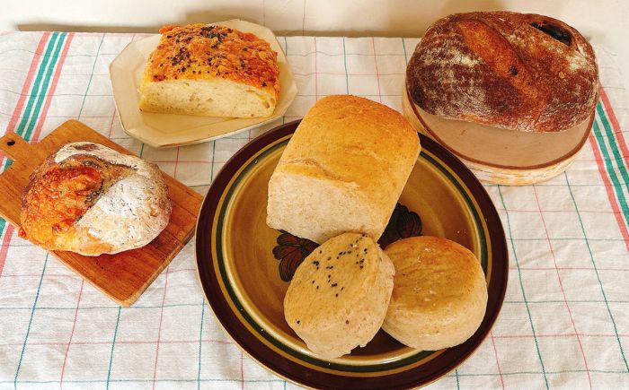  厚真を味わう 自家製酵母のパン詰め合わせ Bセット《厚真町》【パン工房Chillin'】 道産 国産 小麦 自家製酵母 朝食 冷凍配送 北海道 [AXBC002]