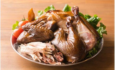 安心安全な平飼い飼育 絶品スモークチキン 3本《厚真町》【テンアール株式会社】 チキン スモークチキン 燻製 鶏 鶏肉 平飼い 冷蔵配送 北海道 [AXAN013] 31000 31000円