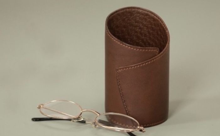 tanikoオリジナル 眼鏡スタンド《厚真町》【Taniko leather】 [AXAP015] レザー クラフト 雑貨 文房具 革 作家物 ペンスタンド