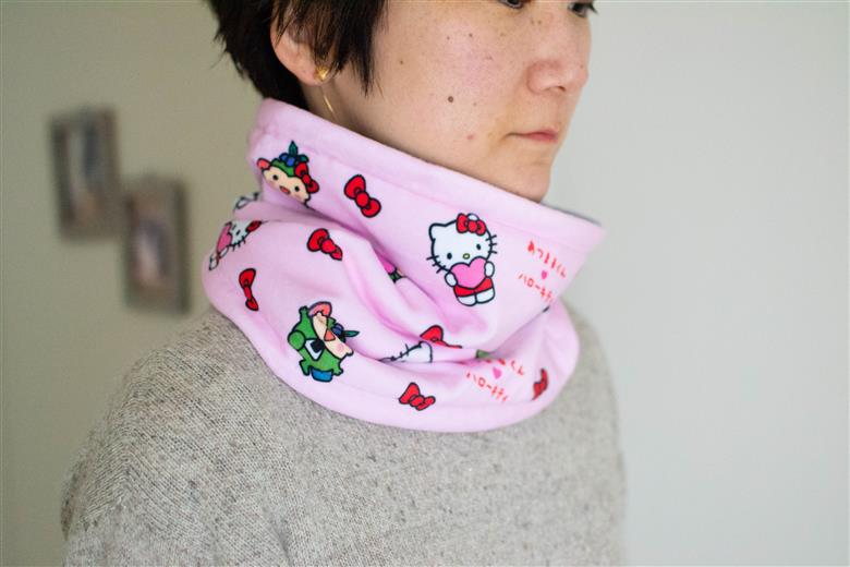 ハローキティ×あつまるくん 震災復興支援コラボ ネックウォーマー《厚真町》【一般社団法人厚真町観光協会】 ネックウォーマー 防寒 冬物 キティ キティちゃん 厚真町 北海道[AXAT001] 8000 8000円