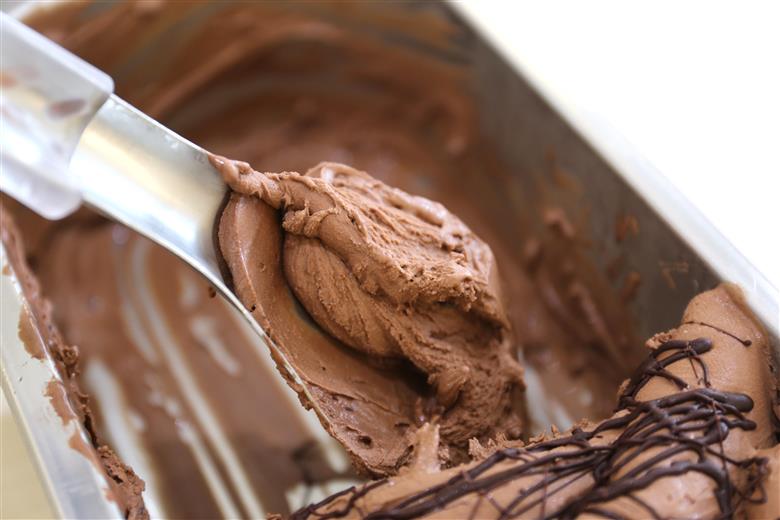 落葉樹色のジェラート 4L チンクエチョコラータ（チョコレート）《厚真町》【株式会社クーバル】 ジェラート アイス  チョコレート 米粉  スイーツ 大容量 業務用 北海道[AXBQ003]