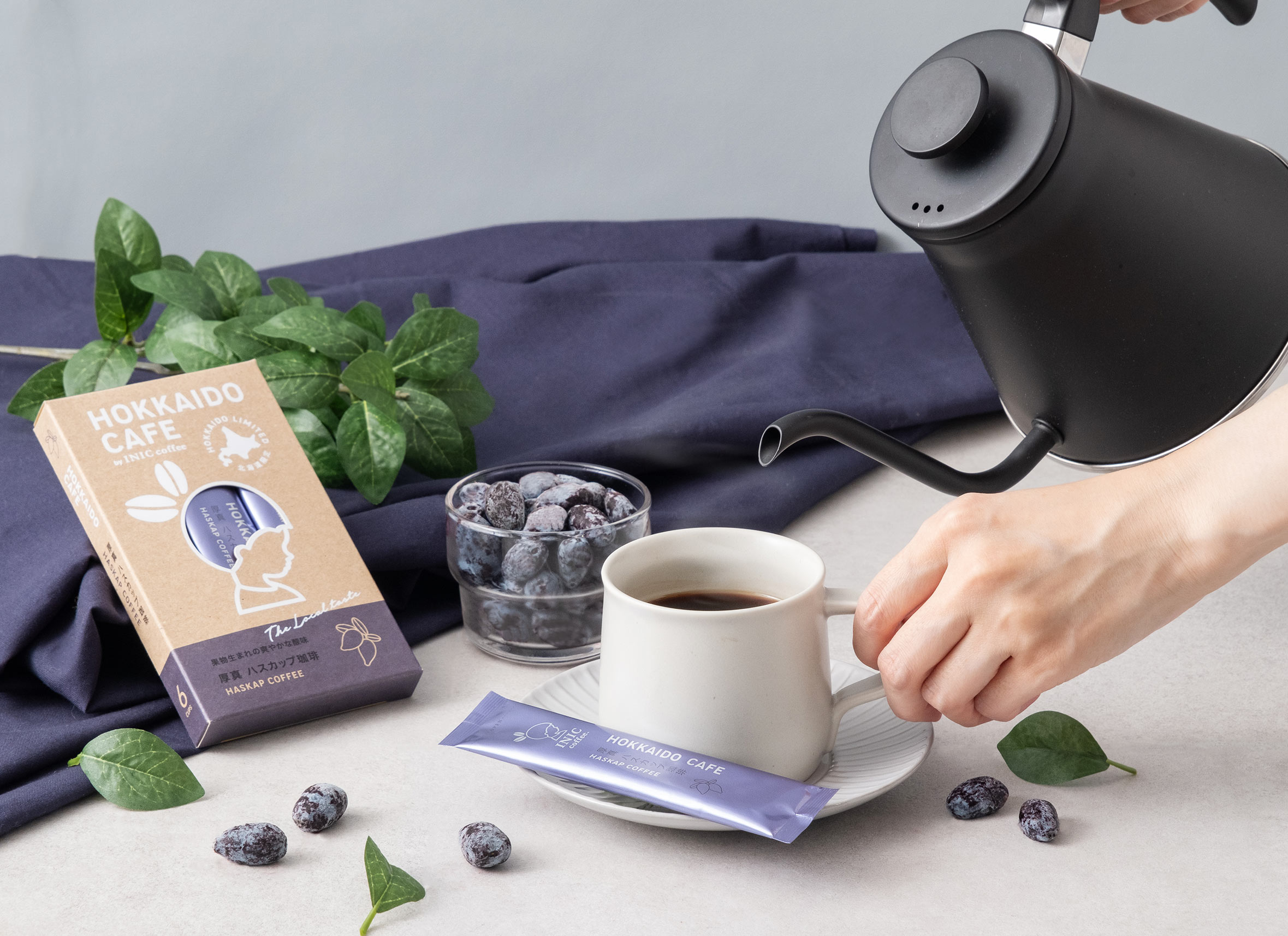 HOKKAIDO CAFE 厚真ハスカップ珈琲 6本入り《厚真町》【パウダーフーズフォレスト株式会社】 コーヒー 珈琲 ハスカップ カフェ パウダー インスタントコーヒー 北海道 [AXBY004] 7000 7000円