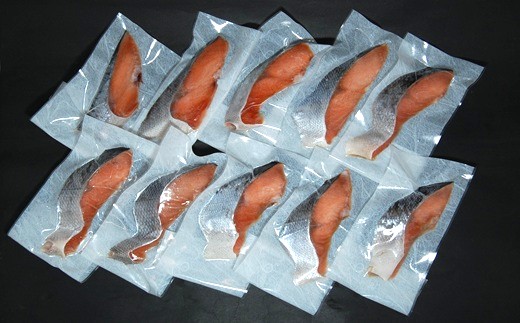 【訳アリ】北海道日高産 秋鮭(甘塩)切身10切(個包装) [15-1467]