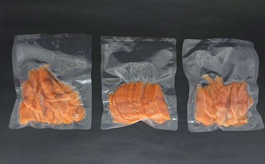 北海道日高産 秋鮭スモークサーモン切り落とし(150g×3P)[15-1468]