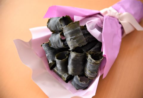 昆布の花束 浦河喜コンブーケ(ミニ)50cmx10本[23-555]