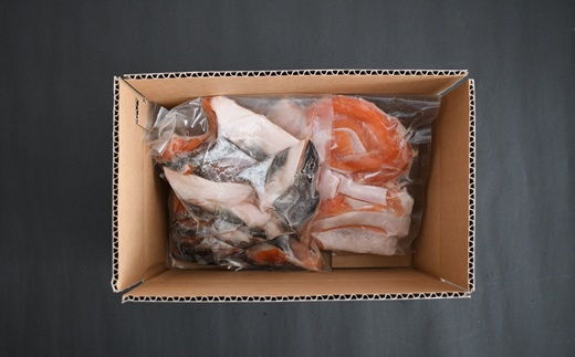 北海道日高産「チェリーサーモン」カマ＆ハラス(各500g)セット[01-1542]