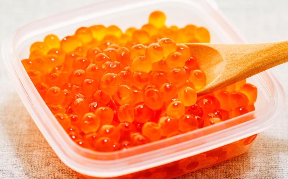 【新物】令和7年度産　食べきりサイズの塩いくらセット（70g×6パック）　北海道　様似町　いくら　イクラ　グルメ　送料無料　魚介　海鮮　小分け