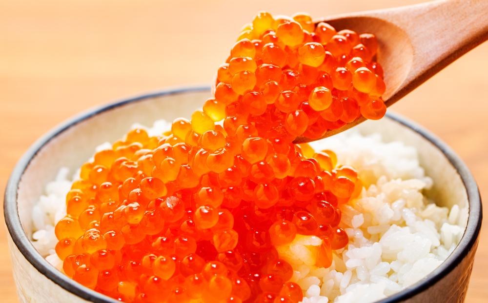 【新物】令和7年度産　食べきりサイズの塩いくらセット（70g×6パック）　北海道　様似町　いくら　イクラ　グルメ　送料無料　魚介　海鮮　小分け