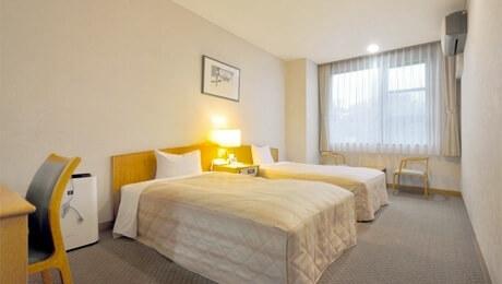 ＜日高山脈襟裳十勝国立公園＞　北海道様似町アポイ岳ガイドツアー 2泊5食付き（令和6年11月8日～10日実施）　新千歳空港送迎有（1名様）