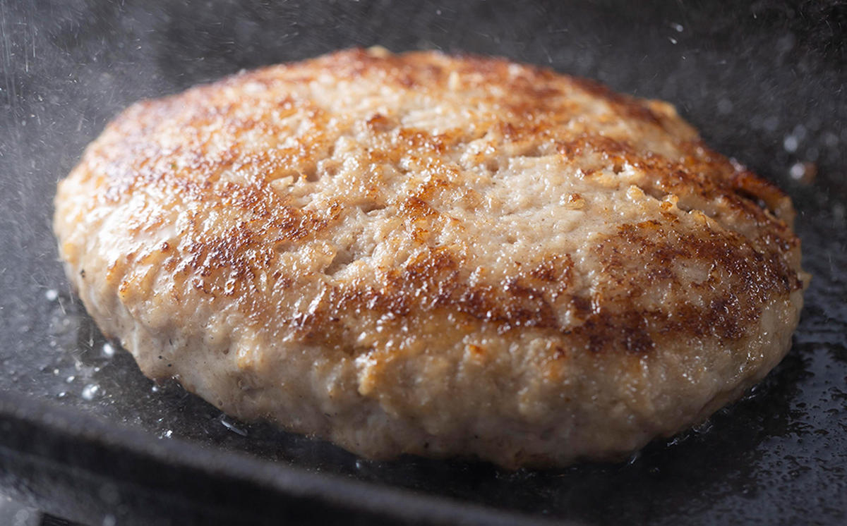 北海道産 黒毛和牛 みついし牛 と ホエー豚 の ハンバーグ 