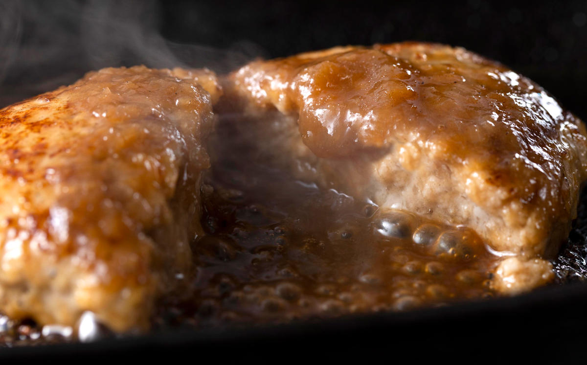 北海道産 黒毛和牛 みついし牛 と ホエー豚 の ハンバーグ 