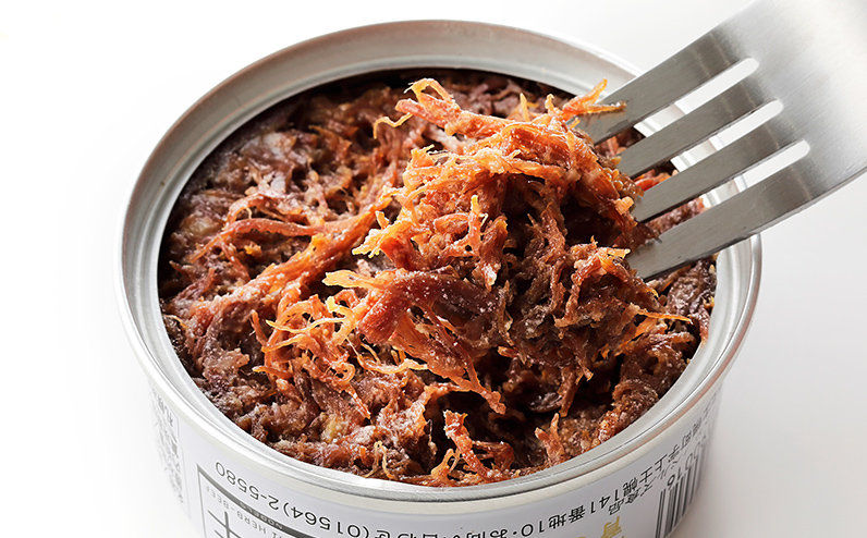 十勝ハーブ牛 コンビーフ 白・黒セット 95g×8缶 国産 北海道 牛 肉 牛肉 国産 無添加 無塩せきコンビーフ 粗ほぐしタイプ 缶詰 保存食 非常食 時短 お取り寄せ 北のハイグレード食品2021受賞 ◆2026年01月配送