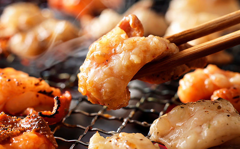 十勝ハーブ牛 国産 ホルモン ミックス 計1kg 味付き 小分け 個包装 200g×5種 ぷるぷる とろとろ 国産 北海道 牛 肉 牛肉 焼肉 キャンプ アウトドア バーベキュー BBQ 冷凍