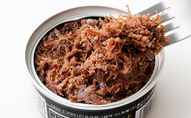 十勝ハーブ牛 コンビーフ 白・黒セット 95g×8缶 国産 北海道 牛 肉 牛肉 国産 無添加 無塩せきコンビーフ 粗ほぐしタイプ 缶詰 保存食 非常食 時短 お取り寄せ 北のハイグレード食品2021受賞 ◆2026年01月配送