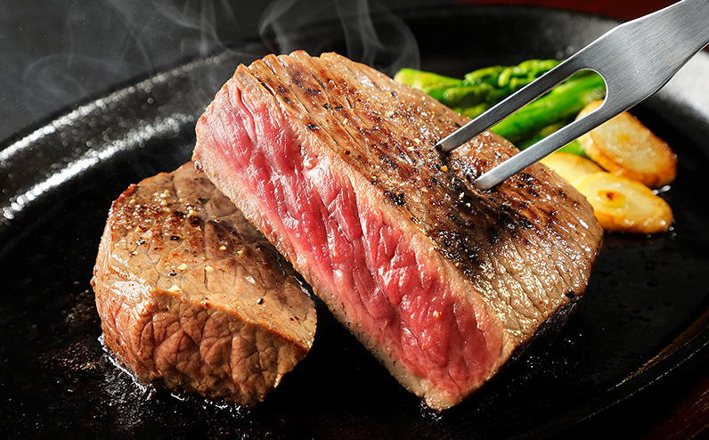 十勝ハーブ牛 サーロイン モモ ステーキ セット 計700g 北海道産 牛肉 赤身 国産 旨味を逃さないスキンパック包装 キャンプ アウトドア バーベキュー BBQ