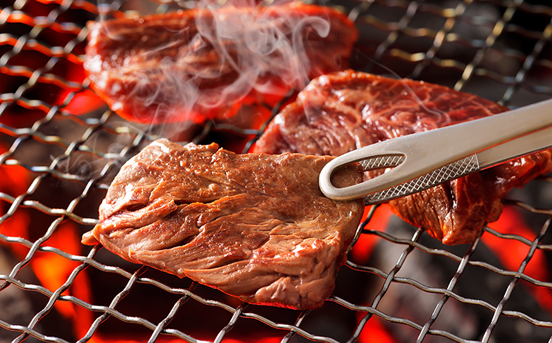 十勝ハーブ牛 牛タン ハラミサガリ 焼肉用 計500g 北海道産 牛肉 赤身 国産 旨味を逃さないスキンパック包装 キャンプ アウトドア バーベキュー BBQ