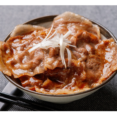 鹿追産 自然放牧黒豚 十勝名物 豚丼セット(ロース200g×3・肩ロース200g×2・たれ1本)【配送不可地域：離島】