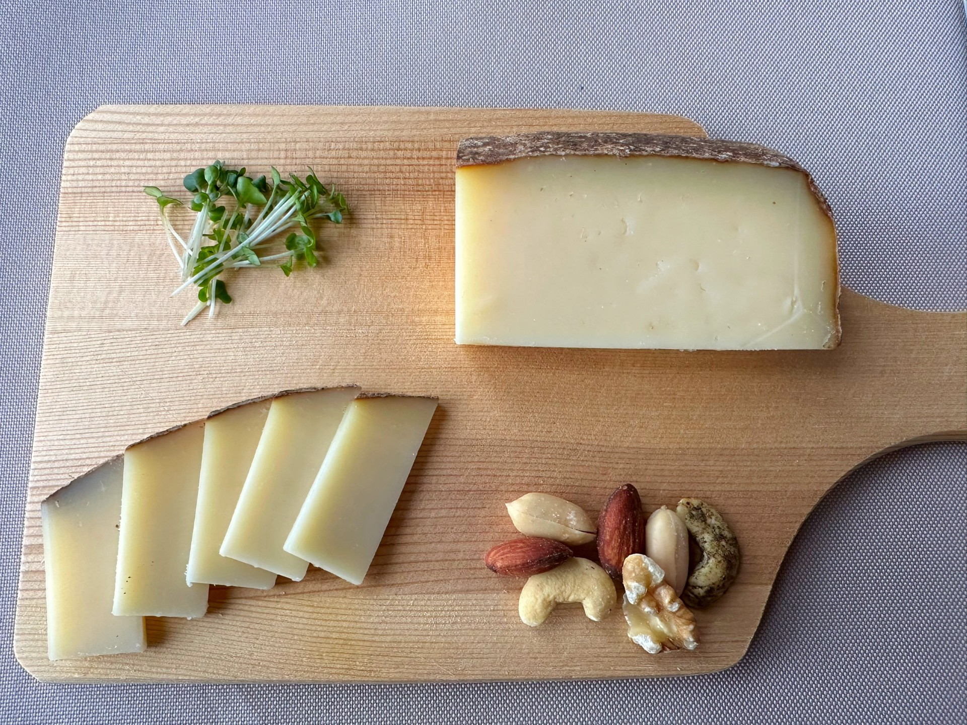 【2026年5月以降順次発送】北海道十勝芽室町 大友牧場のツナグ100g 12ヶ月以上熟成 me077-003c