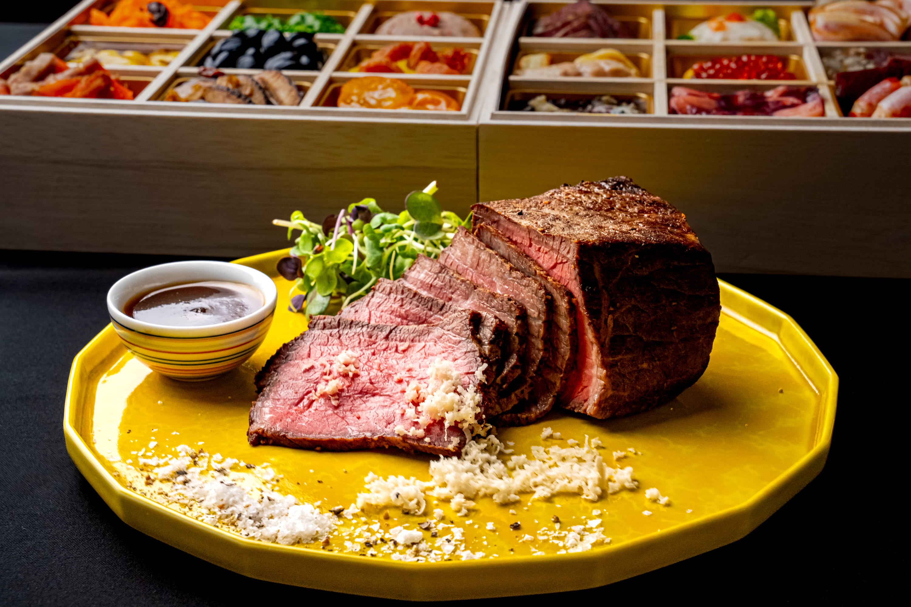 【代官山 レストラン ル・ジャポン】芽室町産食材使用 特製フレンチお節 ローストビーフ300g 山わさび付き　me061-047