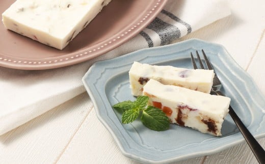 ドライフルーツとナッツのカッサータ （約200g×1本） ・ 中札内たまごのカタラーナ （約200g×2本） 合計600g カッサータ カタラーナ ドライフルーツ ナッツ 中札内たまご 中札内卵 たまご 卵 アイスチーズケーキ チーズケーキ カスタードプリン 焦がしカラメル アイス 北海道 中札内村 冷凍 [007-0212]