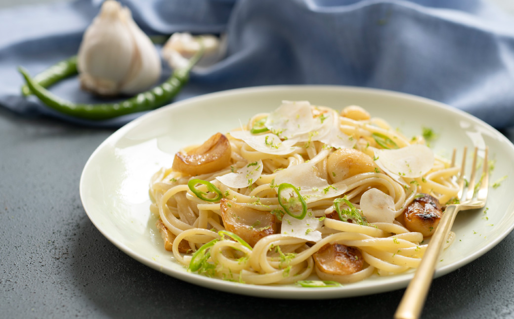 芳醇な香りと上質な風味を探求！北海道 十勝 中札内村 鎌田農園の至高にんにく 大玉 （Lサイズ） 6個入り にんにく ニンニク 大蒜 【2025年10月上旬～2026年4月上旬に順次発送予定】 [020-0024x1]