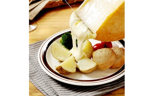 花畑牧場 十勝産生乳 ラクレットハーフカット 不定貫 （約2.3kg-約2.7kg） ラクレット チーズ ハーフ ラクレットチーズ 冷蔵 国産 北海道 中札内村 [P3-1]