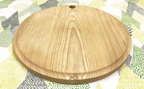 十勝の木のうつわ［天然木製］ カッティングボード 丸型 30cm【 工芸品 まな板 調理器具 北海道 十勝 幕別 】