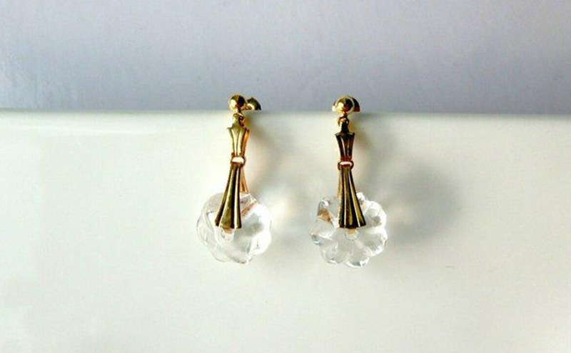 snowdrop ピアス クリスタル アクセサリー 1個 【お花 シンプル 可愛い ハンドメイド 手作り  職人 透明感 上品 華やか ドレス 大人な雰囲気 ギフト プレゼント ラッピング 結婚式】