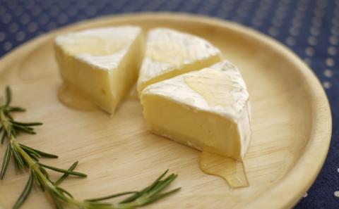 【国産純粋蜂蜜】北海道産 シナ蜂蜜 1kg パック入り［ナルセ養蜂場］【 はちみつ ハチミツ 蜂蜜 ハニー 無添加 天然 健康 美容 料理 無添加 純粋 希少 大容量 ギフト プレゼント 自宅用 家庭用 北海道 十勝 幕別 】