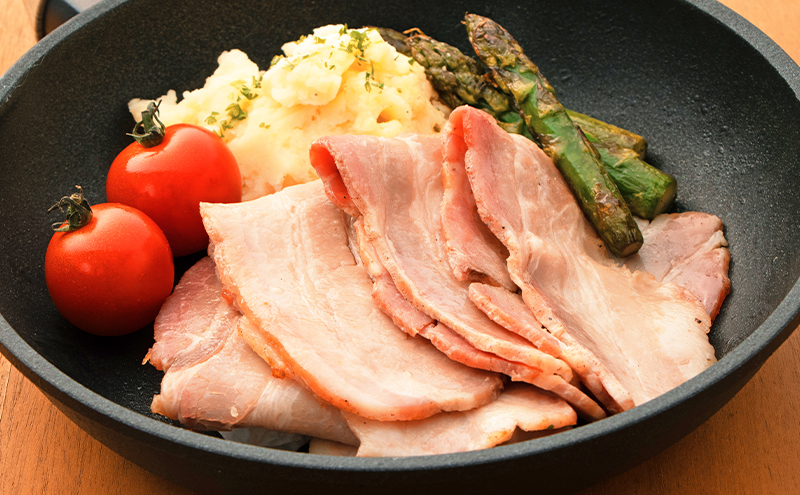 十勝の無添加豚 ウインナー・白ソーセージ50本前後・ベーコンブロック600g・ロースハムブロック500gセット 計2.2kg［うらがみミート］ 無塩せき 保存料・結着剤不使用