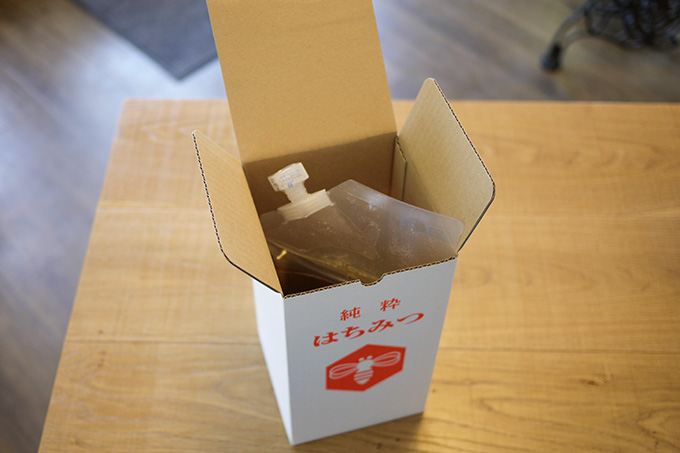 【国産純粋蜂蜜】北海道産 アカシア蜂蜜 1kg パック入り［