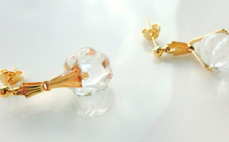 snowdrop ピアス クリスタル アクセサリー 1個 【お花 シンプル 可愛い ハンドメイド 手作り  職人 透明感 上品 華やか ドレス 大人な雰囲気 ギフト プレゼント ラッピング 結婚式】