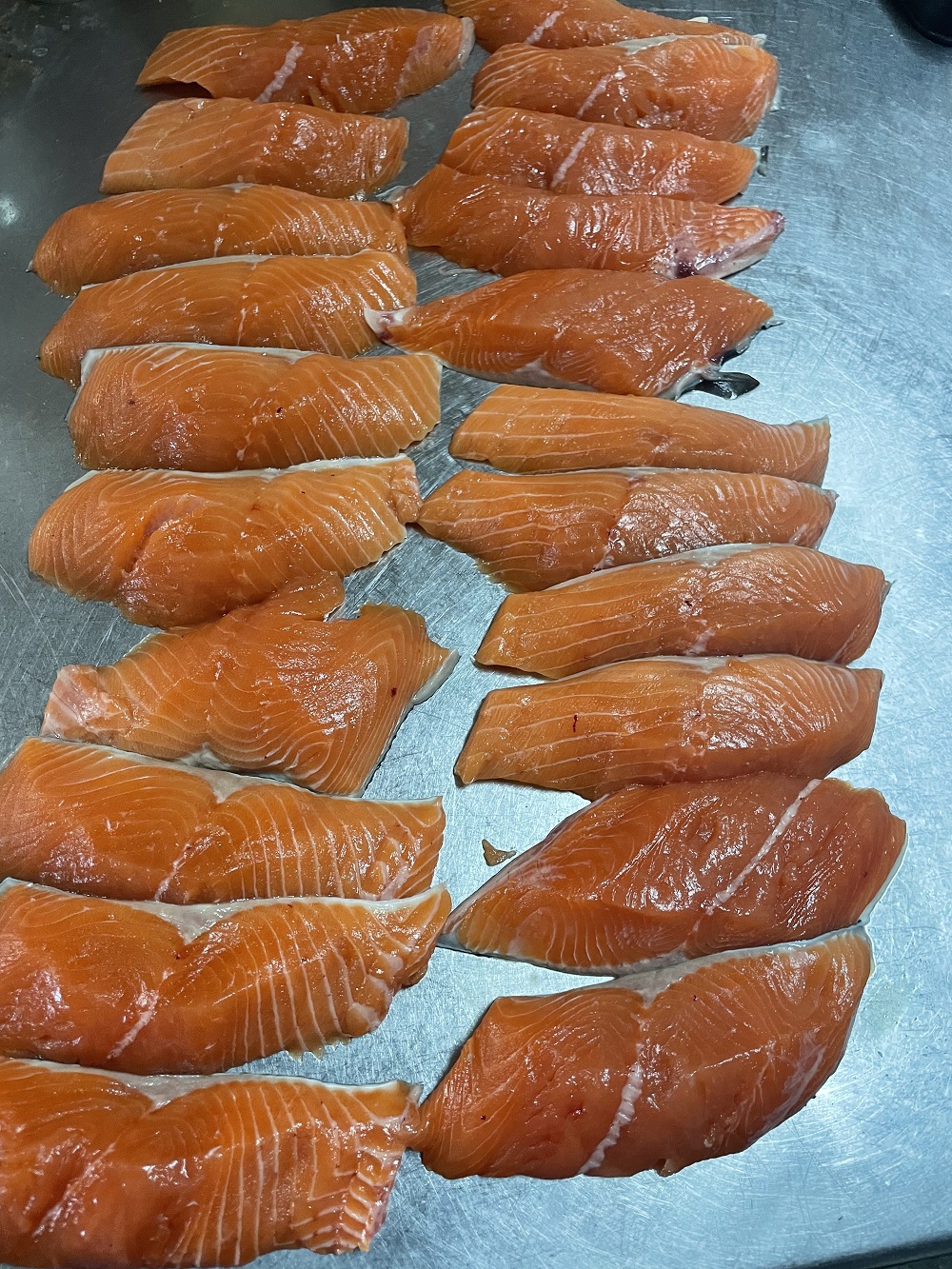 北海道産 新巻鮭切身といくらセット 国産 サーモン  鮭 シャケ 天然 小分け いくら 直送 イクラ ふるさと納税 鮭 秋鮭 サケ シャケ 切り身 北海道 ふるさと 海鮮 魚 切身 イクラ 無添加