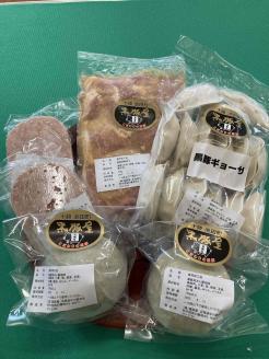 北海道 黒豚バラエティーセット1400g ハンバーグ 味噌漬け 肉まん 餃子 冷凍 総菜 弁当 生活応援