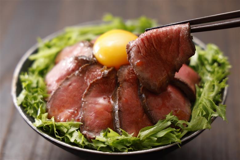 北海道 国産 十勝 ローストビーフセット 300g 1パック 冷蔵 国産牛 ローストビーフ お中元 お歳暮 ギフト 贈答 無添加 ローストビーフ タレ付き