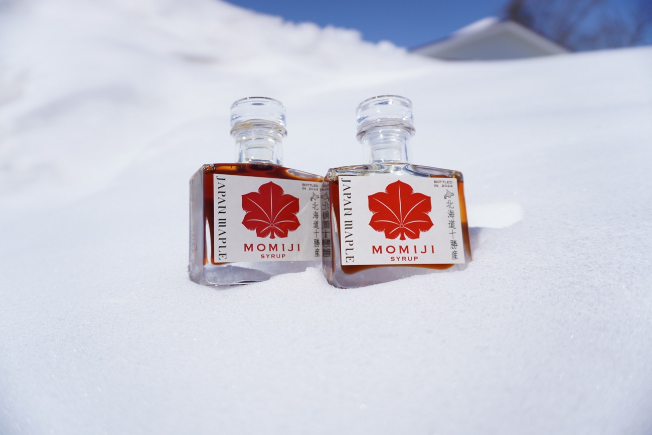 【先行予約 5月以降発送】国産メープルシロップ「MOMIJI SYRUP」50ml×2本入り100ml 北海道 十勝 モンドセレクション金賞受賞 メープル メイプル シロップ 純国産 国産 ジャパンフードセレクショングランプリ受賞！