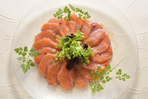 【3月上旬発送】国産ドナルドサーモン(生食用) 1800g 中落ち付 小分け ふるさと納税 サーモン 刺身 ふるさと納税 鮭 冷凍 さけ サケ 海鮮 魚 生食サーモン