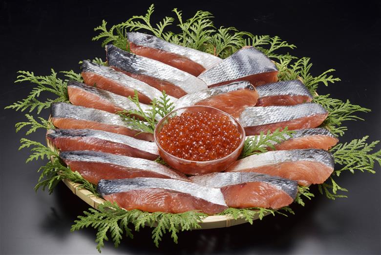 北海道産 新巻鮭切身といくらセット 国産 サーモン  鮭 シャケ 天然 小分け いくら 直送 イクラ ふるさと納税 鮭 秋鮭 サケ シャケ 切り身 北海道 ふるさと 海鮮 魚 切身 イクラ 無添加