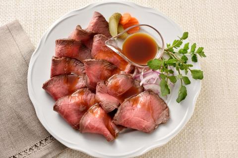 北海道 国産 十勝 ローストビーフセット 700g 小分け 3パック 冷蔵 国産牛 ローストビーフ お中元 お歳暮 ギフト 贈答 無添加 ローストビーフ タレ付き