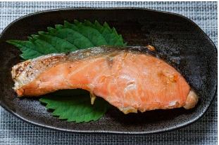 北海道産 新巻鮭切身といくらセット 国産 サーモン  鮭 シャケ 天然 小分け いくら 直送 イクラ ふるさと納税 鮭 秋鮭 サケ シャケ 切り身 北海道 ふるさと 海鮮 魚 切身 イクラ 無添加