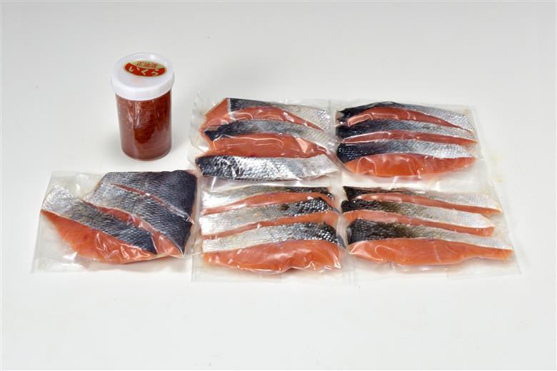 北海道産 新巻鮭切身といくらセット 国産 サーモン  鮭 シャケ 天然 小分け いくら 直送 イクラ ふるさと納税 鮭 秋鮭 サケ シャケ 切り身 北海道 ふるさと 海鮮 魚 切身 イクラ 無添加